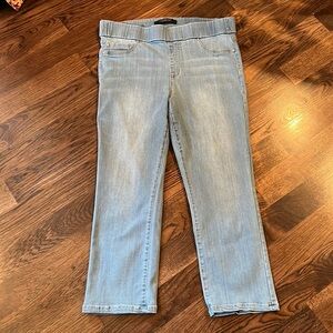 Liverpool Stretch Light Wash Pull On Capri Pants